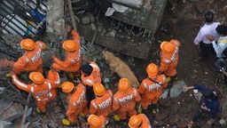 印度居民楼倒塌事故已致41人死亡 包括18名未成年人