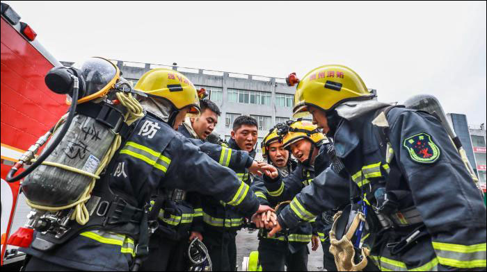 เจ้าหน้าที่ดับเพลิงในมณฑลกุ้ยโจวประกวดความสามารถการทำงาน_fororder_200924xiaofangbiwu4