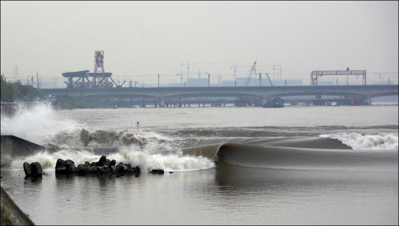 ชมคลื่นยักษ์แม่น้ำเฉียนเจียงปีละครั้งที่เมืองหางโจว_fororder_200924qiantangjiangchiao3