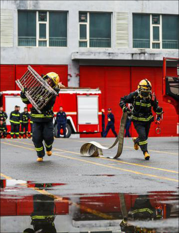 เจ้าหน้าที่ดับเพลิงในมณฑลกุ้ยโจวประกวดความสามารถการทำงาน_fororder_200924xiaofangbiwu3