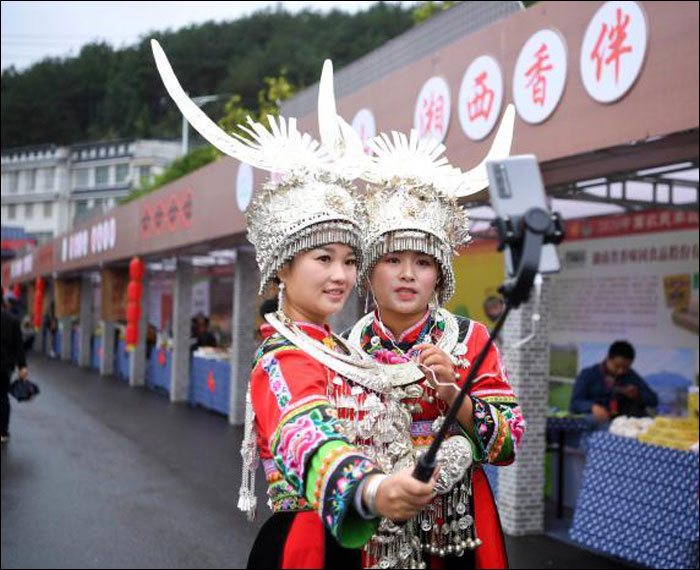 ชนเผ่าน้อยในมณฑลหูหนานจัดเทศกาลผลไม้_fororder_200924xiangxishuiguo5
