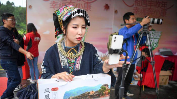 ชนเผ่าน้อยในมณฑลหูหนานจัดเทศกาลผลไม้_fororder_200924xiangxishuiguo3