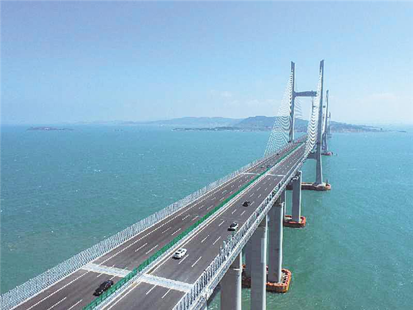 在鄂央企设计承建世界最长跨海峡公铁两用大桥试通车_fororder_01