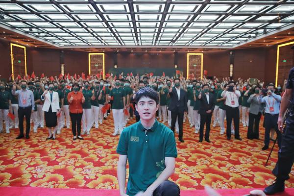 【娱乐】刘昊然领誓！ 2020年中国金鸡百花电影节青年志愿者出征仪式举办