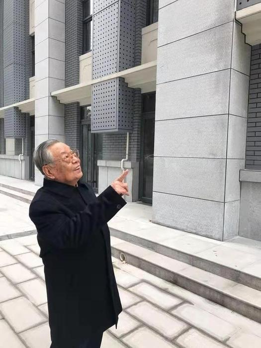 50年代旧楼换新颜 85岁老教授很开心 50年代旧楼换新颜 85岁老教授很开心