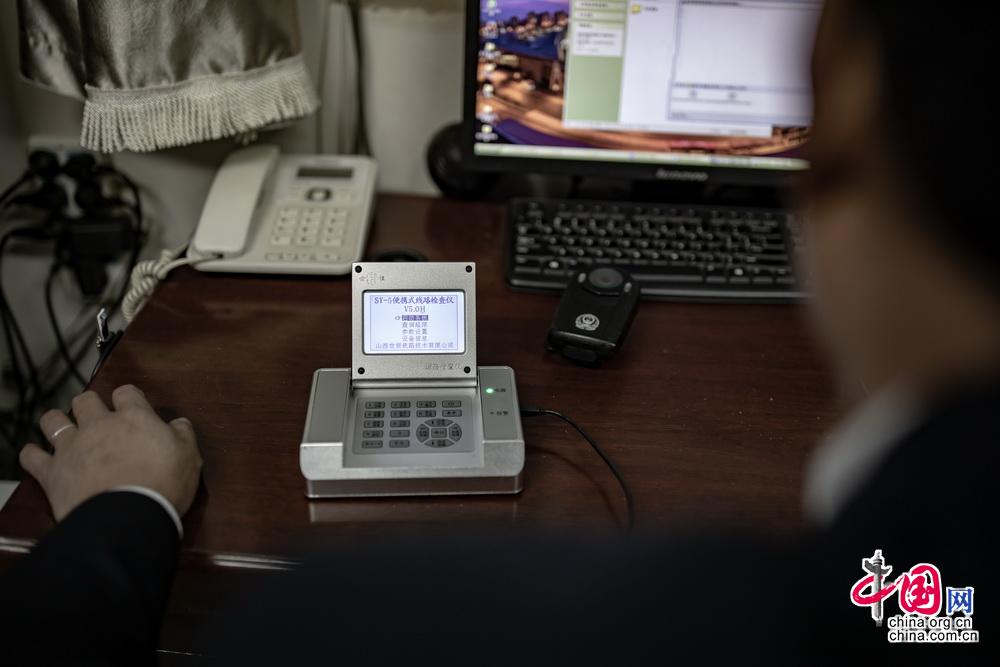 【中国网】【新春走基层】守好自己的最后一班岗 高铁线路“扫雷