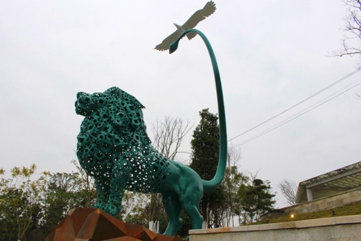 重庆两江新区龙兴园区《青狮白象》雕塑作品落成