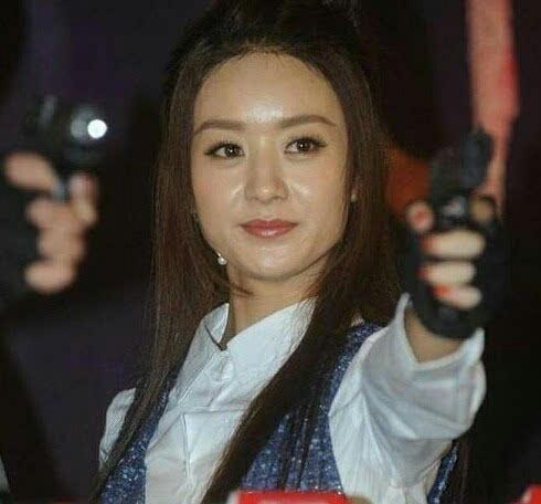 ȰӱݣɫŮ뿪ͼĿеŮ