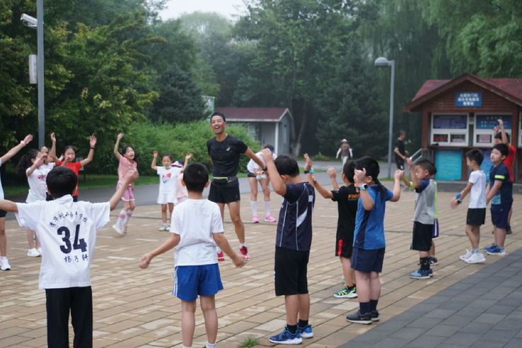 “小天使跑团”活跃在北京奥森公园