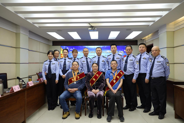 (过审)德阳经开区:致敬退休民辅警 凝心聚力暖警心