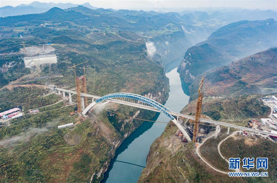 贵州：成贵高铁鸭池河特大桥建设进入冲刺阶段