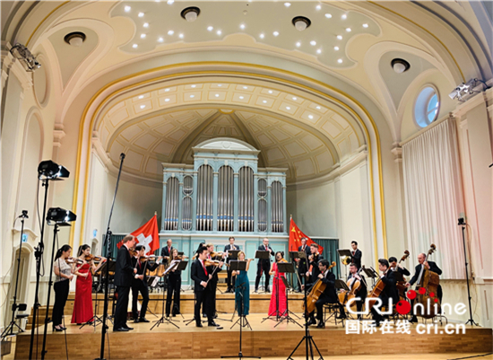 “庆祝中瑞建交70周年暨中华人民共和国成立71周年音乐会”在瑞士举行_fororder_2