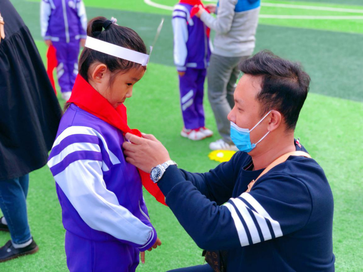 致敬“抗疫”英雄 沈阳市和平一校举行2020年少先队员入队仪式