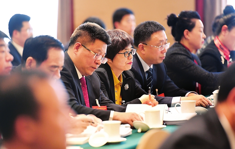 吉林代表团举行全体会议