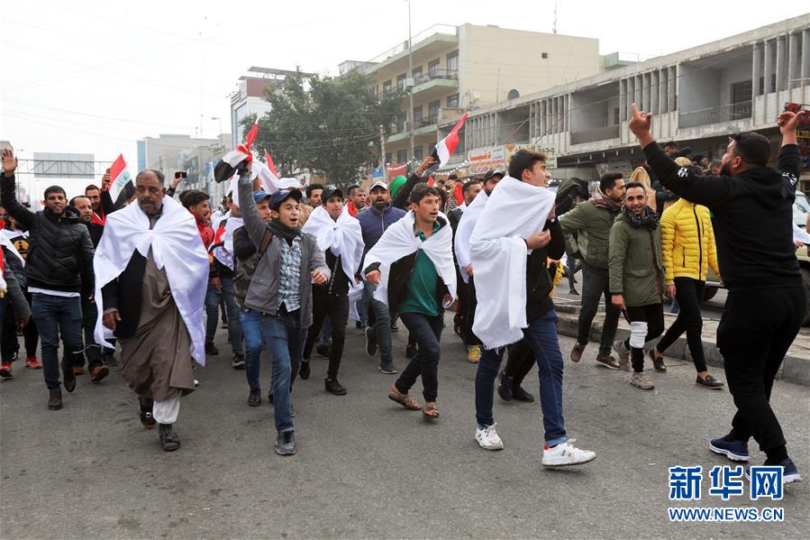 「新华网」伊拉克民众在巴格达举行示威要求美军撤离(组图)