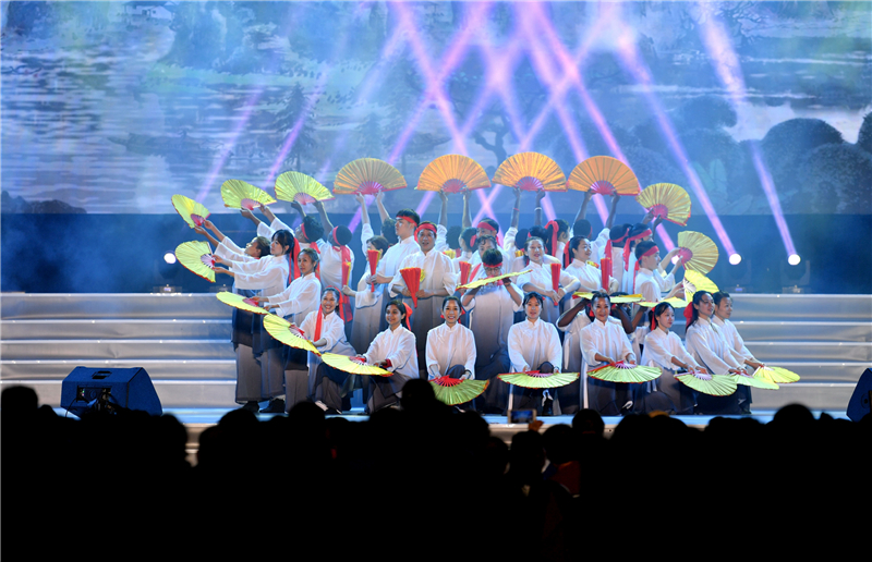 【A】【急稿】湖北省第五届群众广场舞展演在宣恩举行