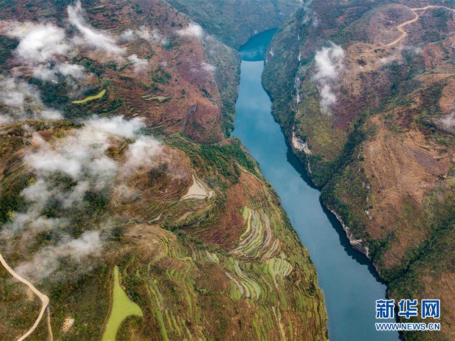 贵州毕节：鸭池河峡谷风光美