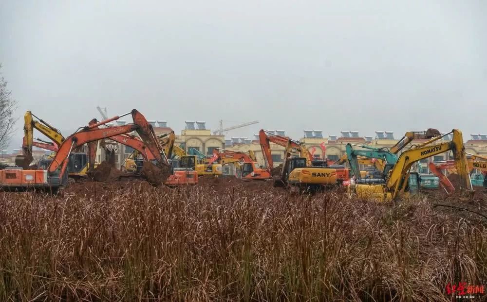 湖北日报：连夜进场！武汉“小汤山”火速开建