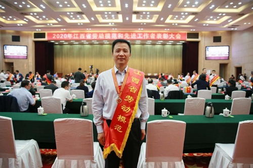 人保寿险江西省分公司党委书记,总经理傅清荣获"江西省劳动模范"称号