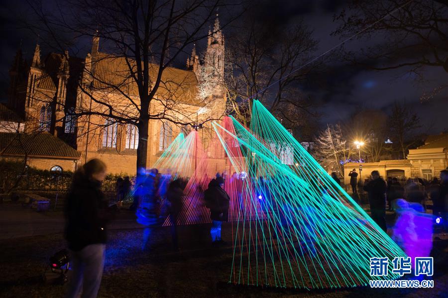 新华网■立陶宛首都举办灯光节