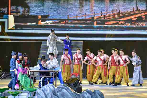 大型实景演出《千年窑火 磁州记忆》在邯郸市磁县水墨园进行首演