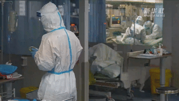 #新华社#武汉的重症隔离病房里，医生许下这样的心愿……