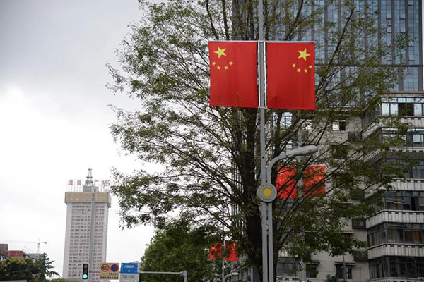 청두, 곳곳에 국기를 걸어 중화인민공화국 창건 71주년 경축 청두, 곳곳에 국기를 걸어 중화인민공화국 창건 71주년 경축_fororder_154603614