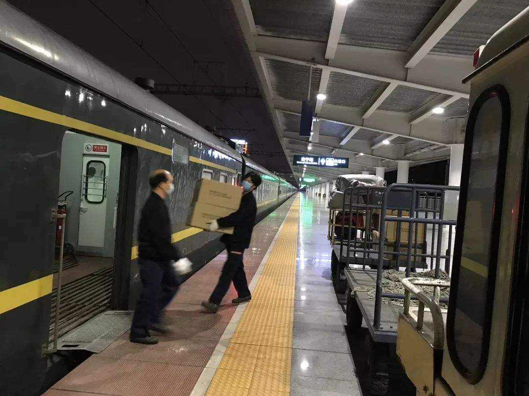 「国际在线」千里驰援！铁路在行动