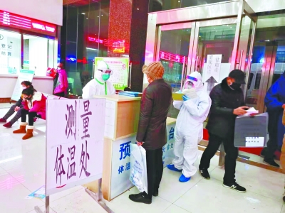 央视网@一线专家、亲历患者劝告：普通流感扎堆跑医院可能交叉感