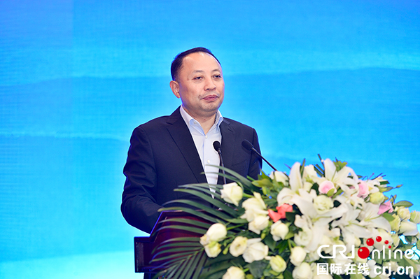 图片默认标题_fororder_4自贡市委副书记、市长何树平主持签约仪式（摄影-廖志全）