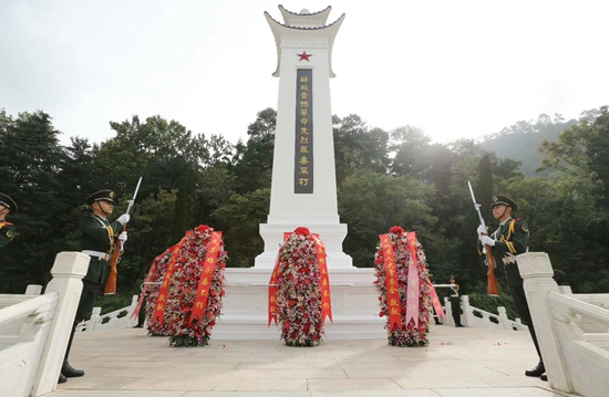 （有修改）贵州省举行向人民英雄敬献花篮仪式
