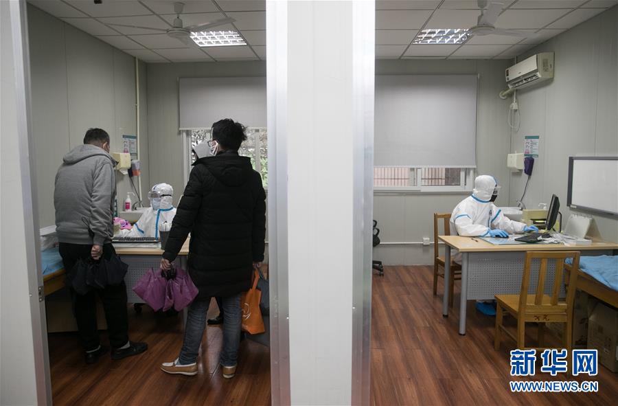 「新华网」上海：走近发热门诊的医护人员