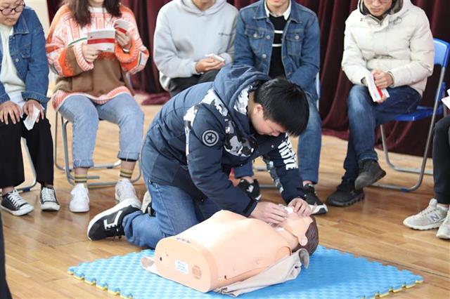 湖北省红十字会培训670名医疗救护员护航汉马