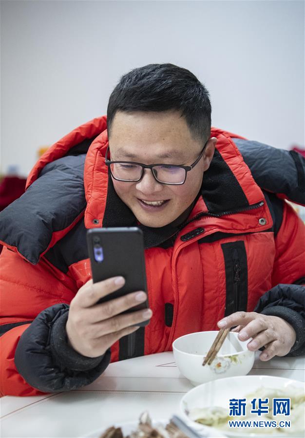 「新华网」【新春走基层】珠峰脚下的春节坚守