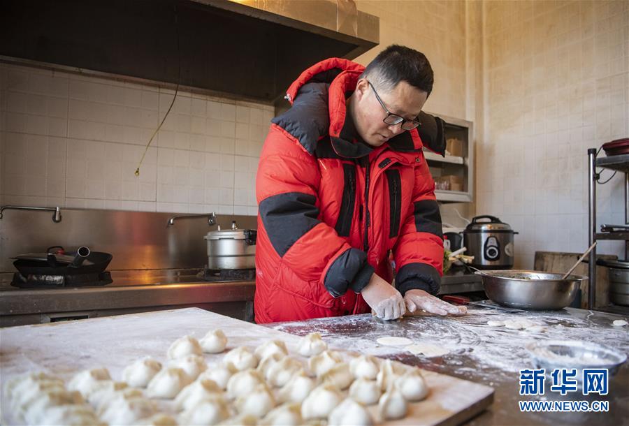 「新华网」【新春走基层】珠峰脚下的春节坚守