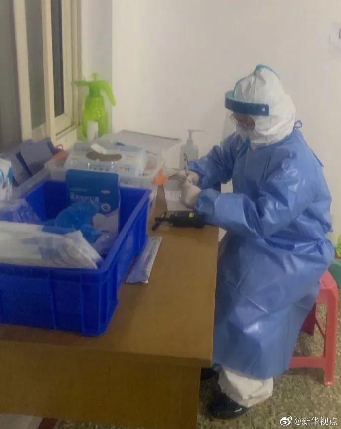 新华社：“95”后护士：进入“火线”前，她提出了要求……