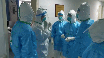 国防部网@武汉，子弟兵在奋战！