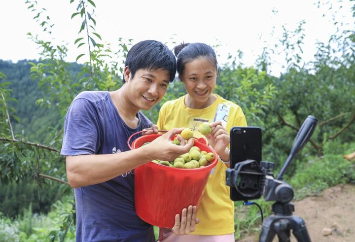 Tổng Bí thư Trung Quốc Tập Cận Bình và những người bạn nông dân Tổng Bí thư Trung Quốc Tập Cận Bình và những người bạn nông dân_fororder_f44d305ea4db20d3ef3e29