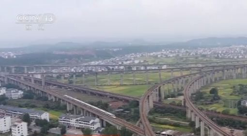 探亲+旅游 国庆假期第二天全国铁路客流持续高位运行