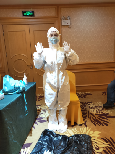 湖北日报@请记住这个手提塑料袋的最美背影！我是护师义不容辞