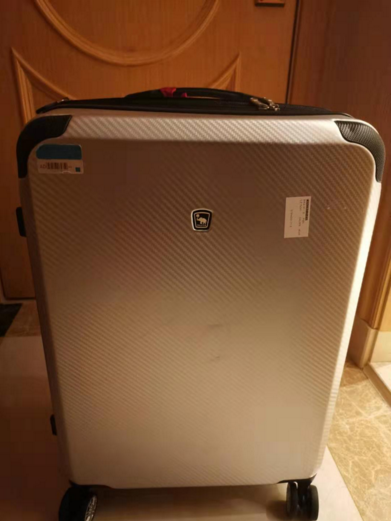 湖北日报@请记住这个手提塑料袋的最美背影！我是护师义不容辞