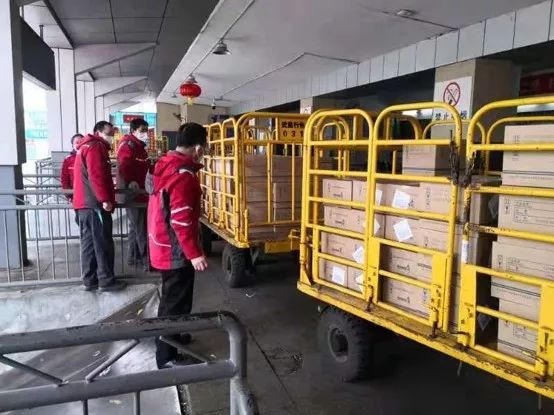 [国际在线]给力！寄递企业又送达一批防疫物资！