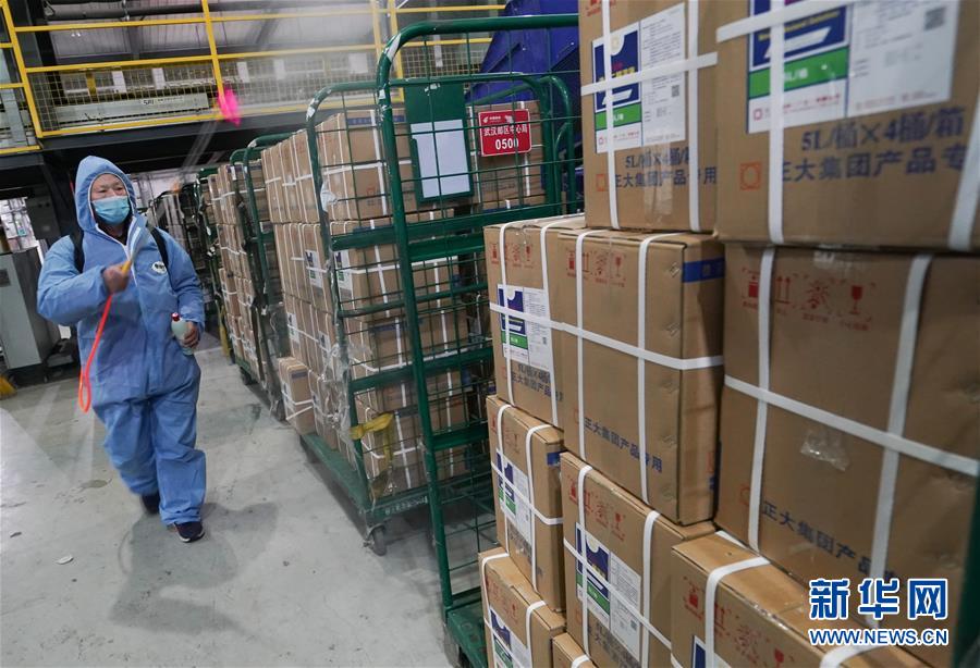 新华网：“绿色通道”24小时抢运援助物资
