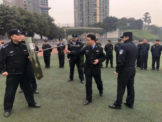 【法制安全】重庆沙坪坝30所中小学及幼儿园保安进行安全培训