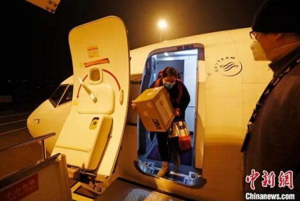 「中国新闻网」“我在武汉学的医，我要回去和同学老师们并肩作战