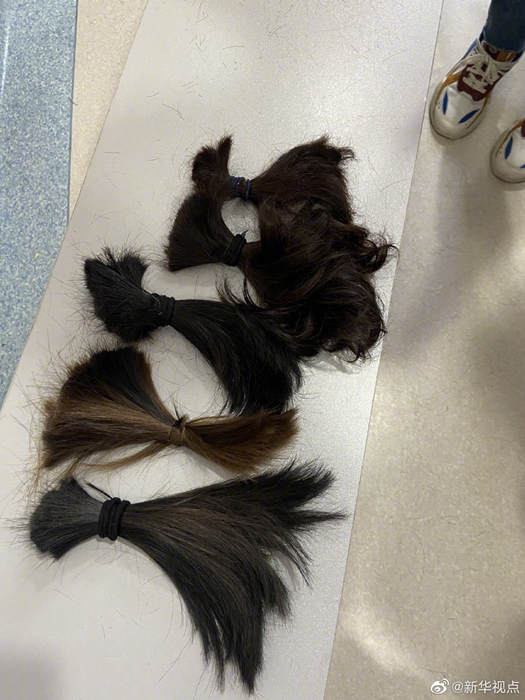 新华网@必胜！武汉协和医院西院31名护士剪发抗“疫”