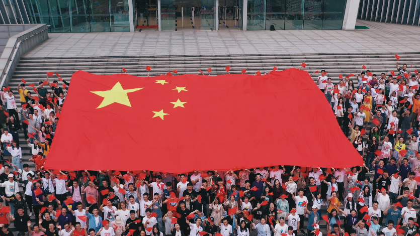 高燃“快闪”!3000多名南大学子和各界代表高唱《我的祖国》 向祖国深情告白 高燃“快闪”!3000多名南大学子和各界代表高唱《我的祖国》 向祖国深情告白