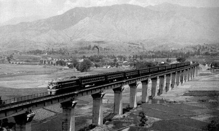 新影像丨中国奇迹!从成昆铁路到世界第一高铁网