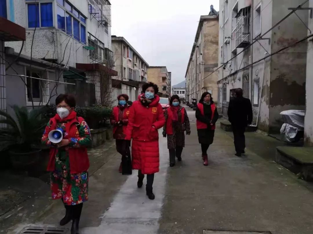 中国网信网：致敬巾帼志愿者！请你们保护好自己！