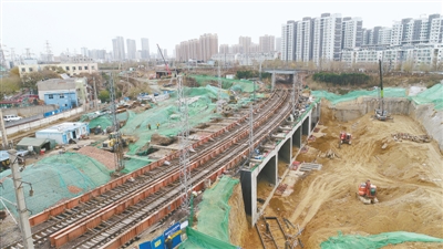 【汽车-文字列表】郑州市金水路西延工程下穿铁路箱桥顶进到位